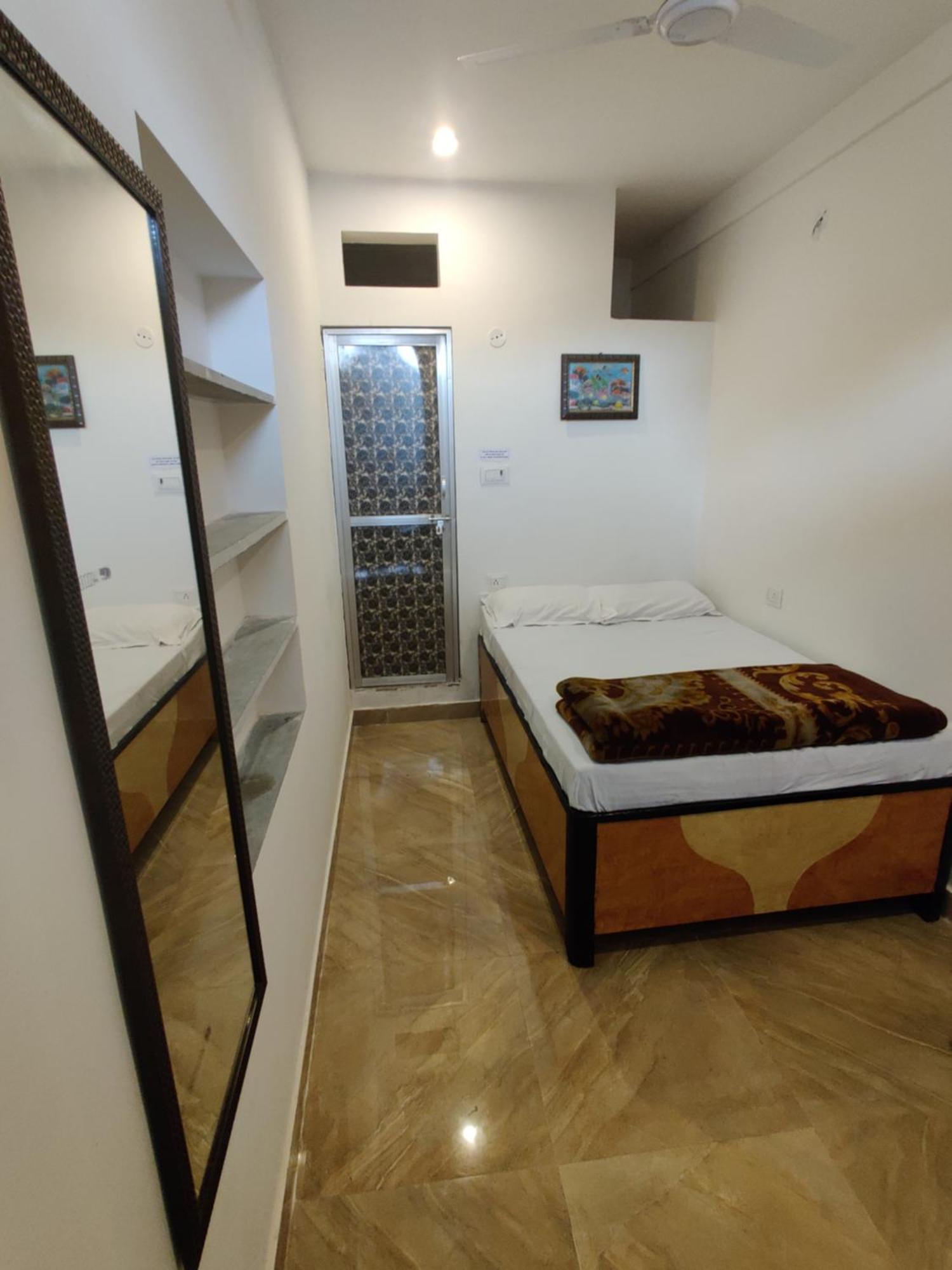 Varah Square Guest House Pushkar Cameră foto